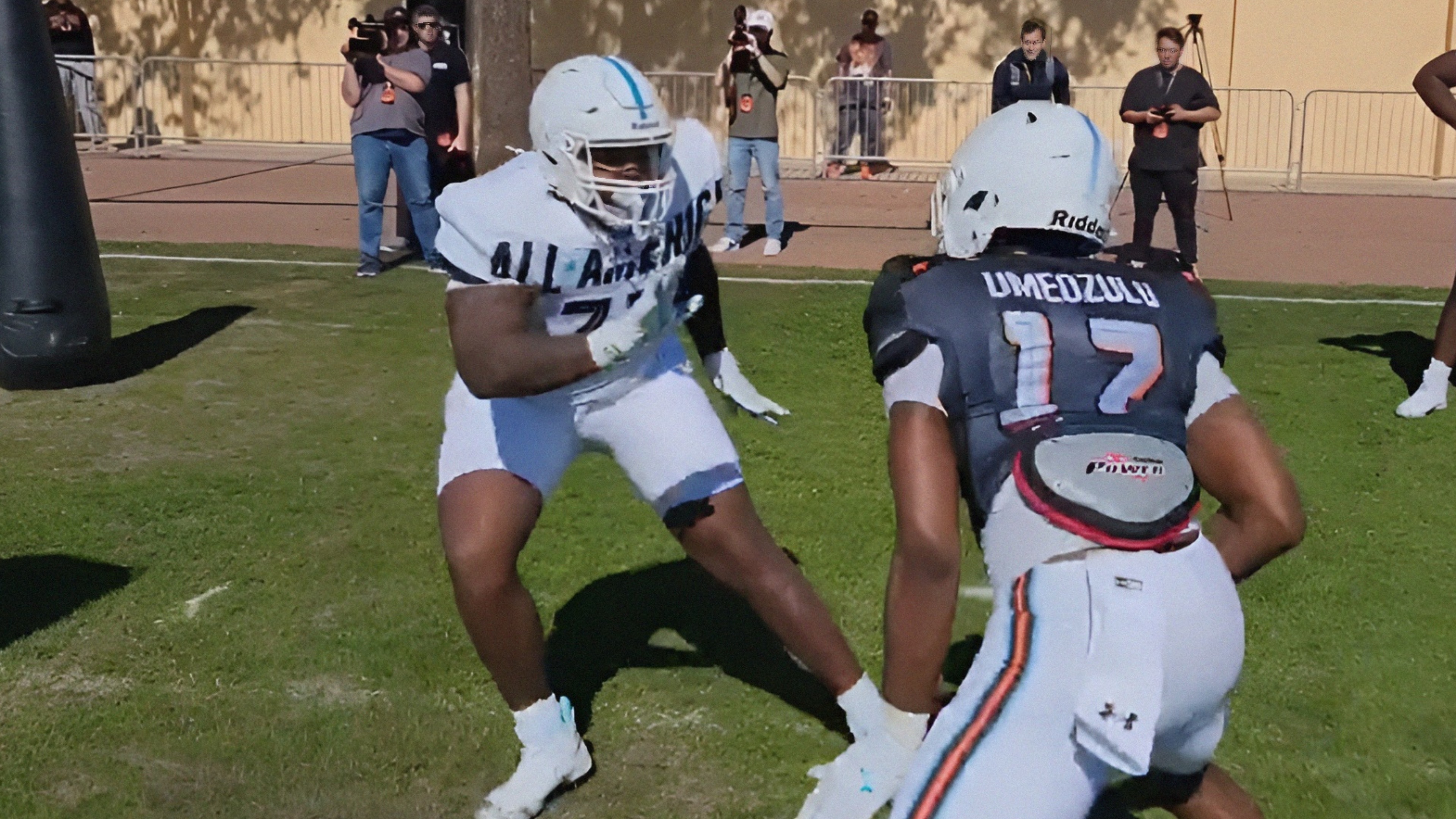Jordan Seaton working on 1-on-1 drills at UA Next All-American Bowl